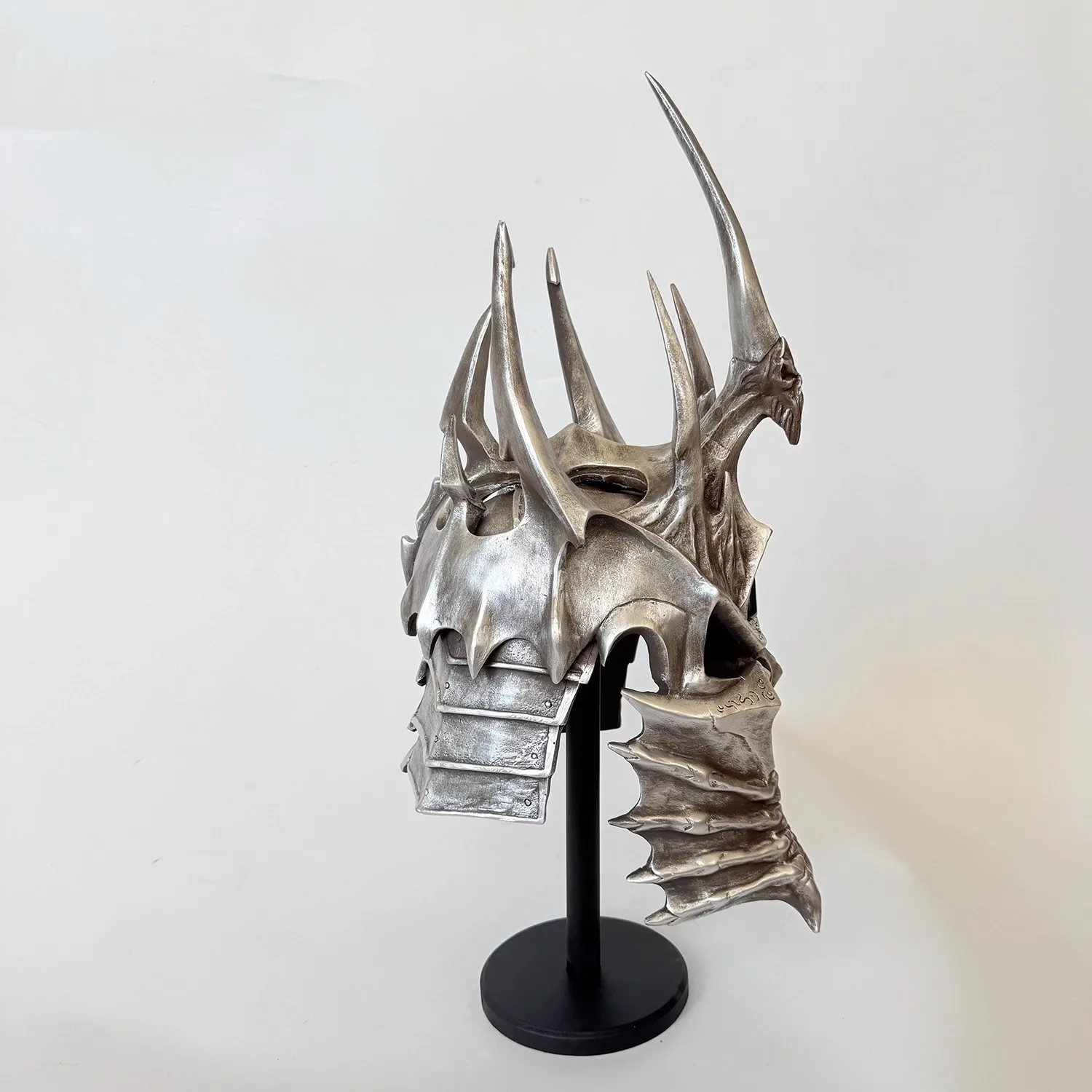 Фото 1:1 World of Warcraft Game Icecrown Helm of The Overlord по периметру, модель из смолы, украшения для рабочего стола, рождественские подарки, игрушки №5
