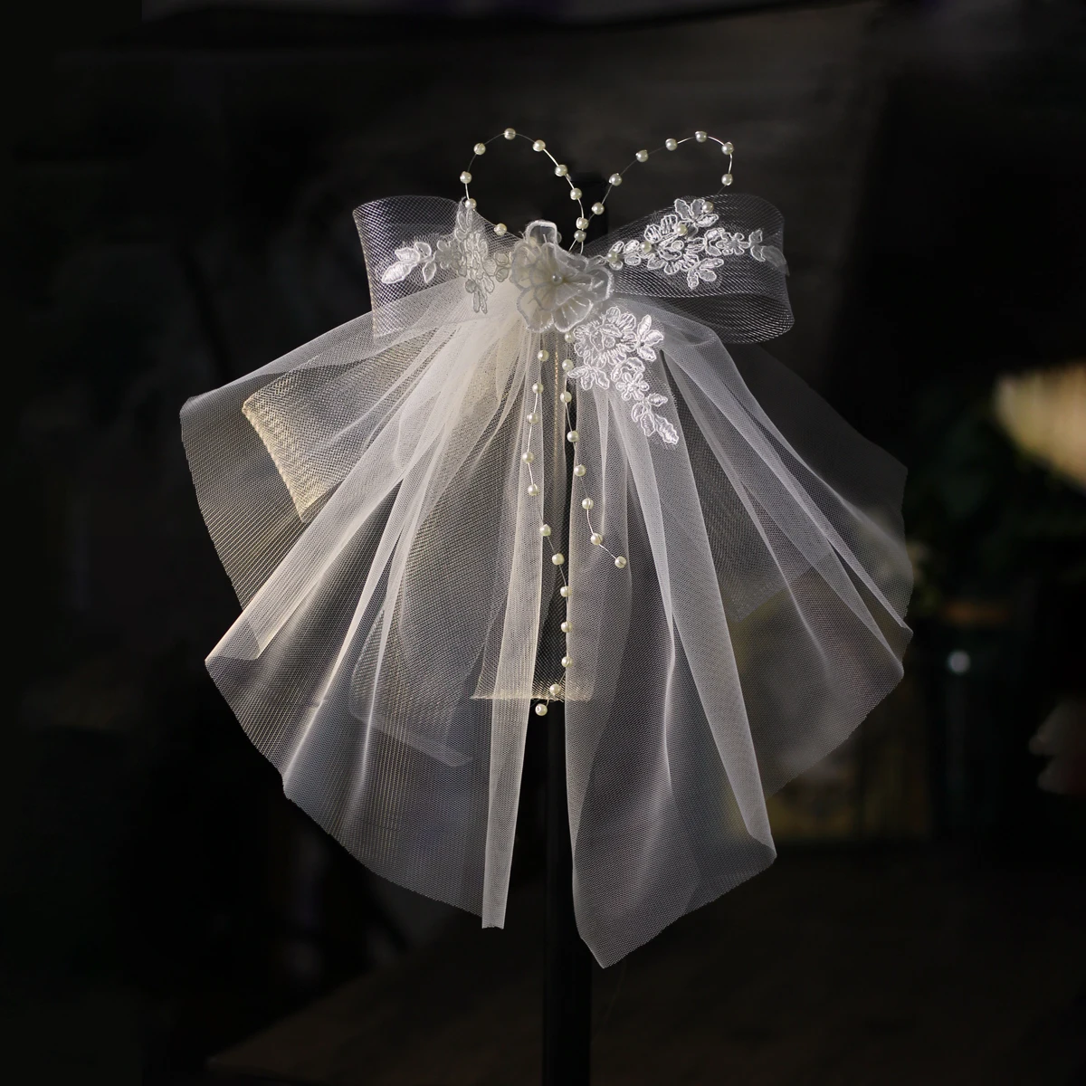 

V666 Exquisite Handmade Wedding Bridal Veil Pearls Chain Lace Applique Bow Brides White Short Veil Women Marriage Accessories
