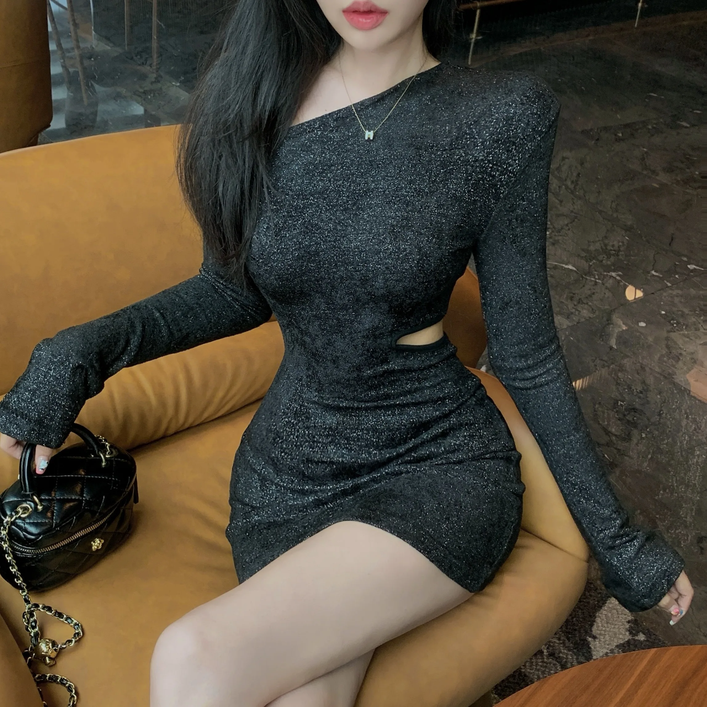 Ankela Красное яркое шелковое платье с наклонными плечами женское осенне-зимнее