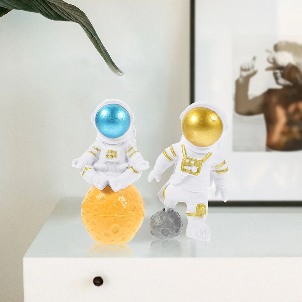 

4pcs Astronaut Figurine Astronaut Statue Astronaut Sculpture Spaceman Decor for Fish Tank