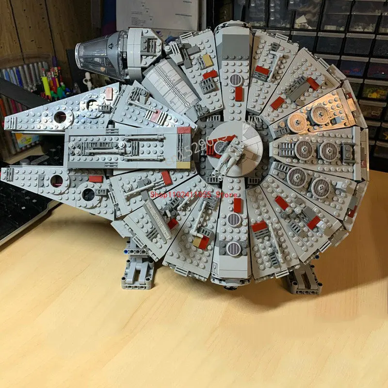

In Stock 1381pcs Star Sets Millennium Falcon Spacecraft Building Blocks Classic Model Bricks Toys Christmas Gift for Children