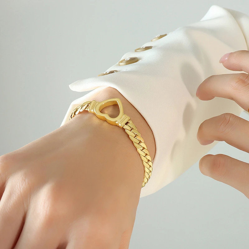 

Vintage Gold Titanium Steel Cuban Chain Geometric Hollow Heart Shape Bracelet For Women Fashion Simple High Quality Jewelry Gift