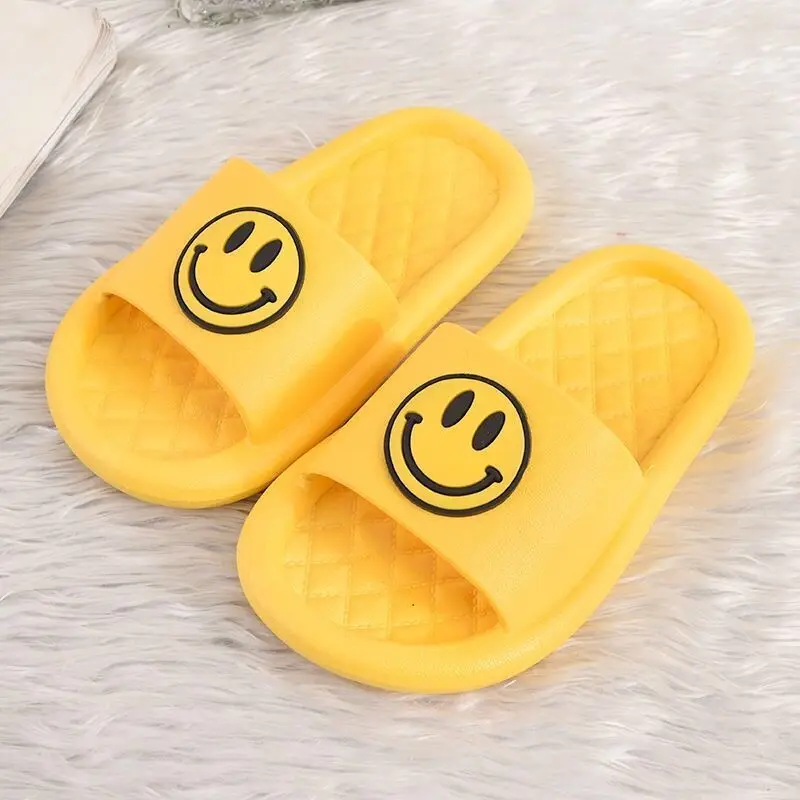 Рисунок 6 - Мужские и женские шлепанцы для родителей и детей