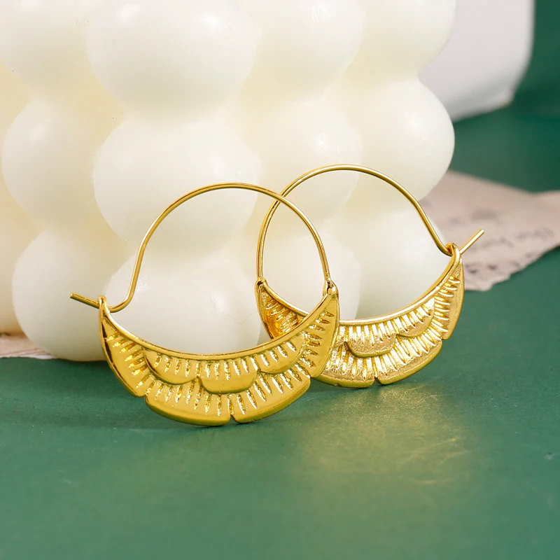 

Wholesale Vintage Gold Color Women Hoop Earrings Personality Ethnic Hand Carved Patterns Earrings Bridal Jewelry