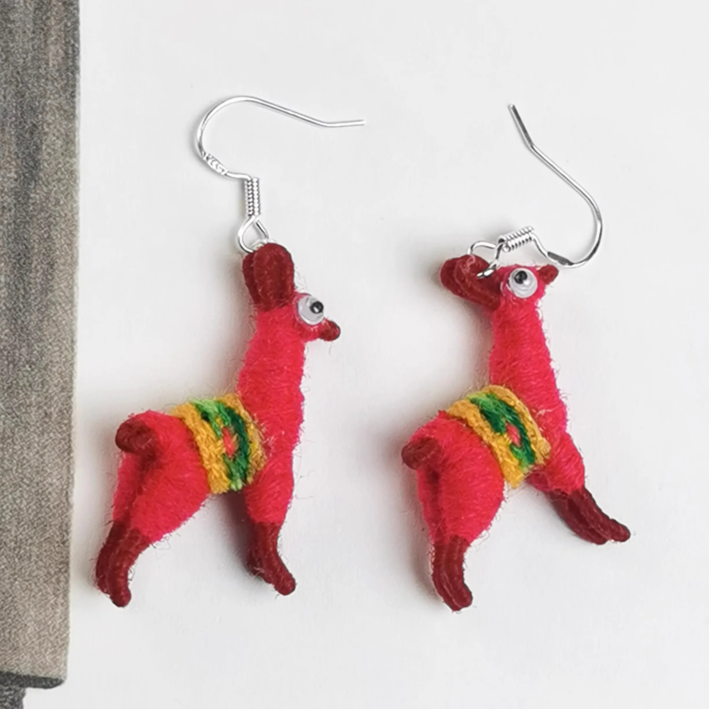 Стильные вязаные разноцветные серьги ручной работы с имитацией пряжи из альпаки