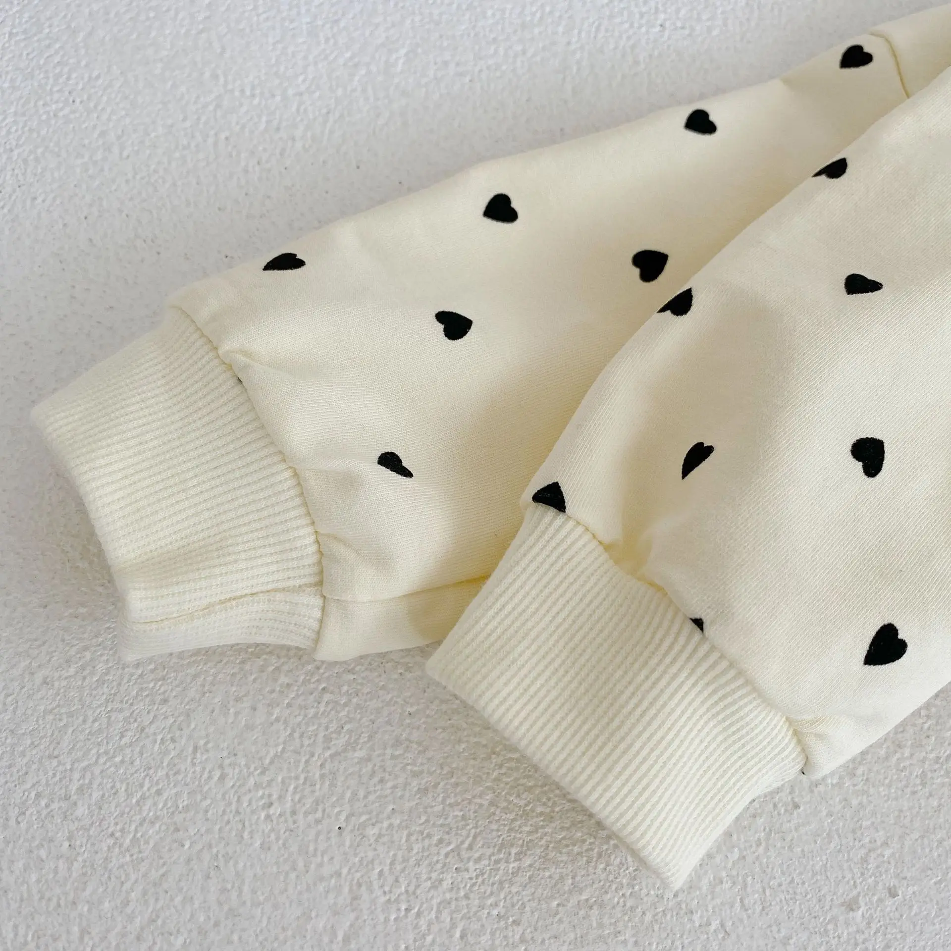 2022 Autumn Baby Girls Long Sleeve Tracksuit Love Print Round Neck Sweatshirt Top + Trousers Leggings Sports Suit T shirt Sets