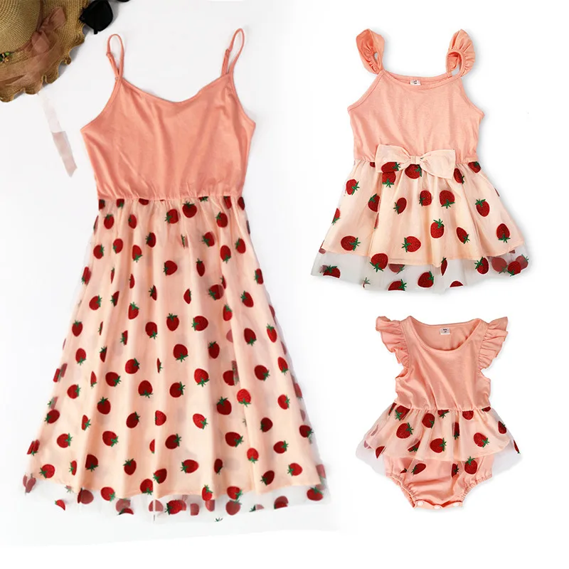 

Mother and Daughter Matching Strawberry Embroidery Clothes Baby Girl Fashion Dresses Big Sister Little Sister Matching Outfit