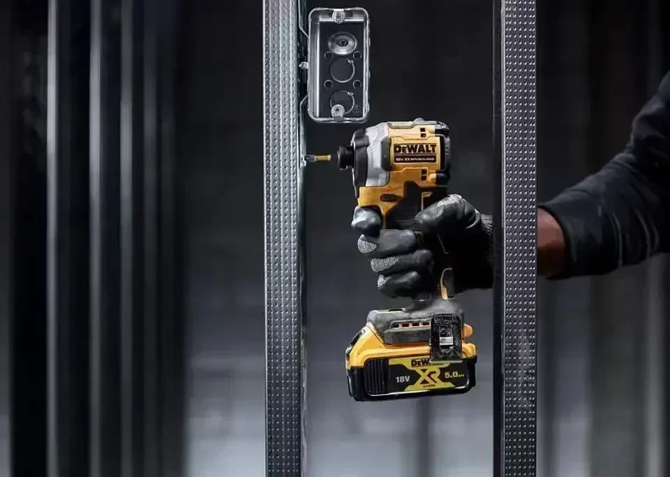 DeWalt Бесщеточная зарядная отвертка Электрическая 20 В с литиевой батареей