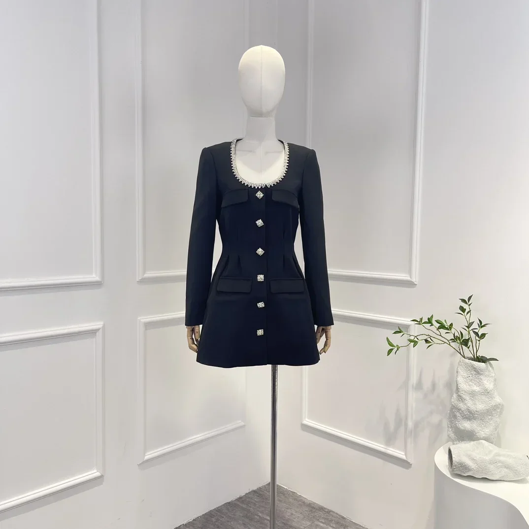 Женское платье-мини с длинным рукавом круглым вырезом и карманами