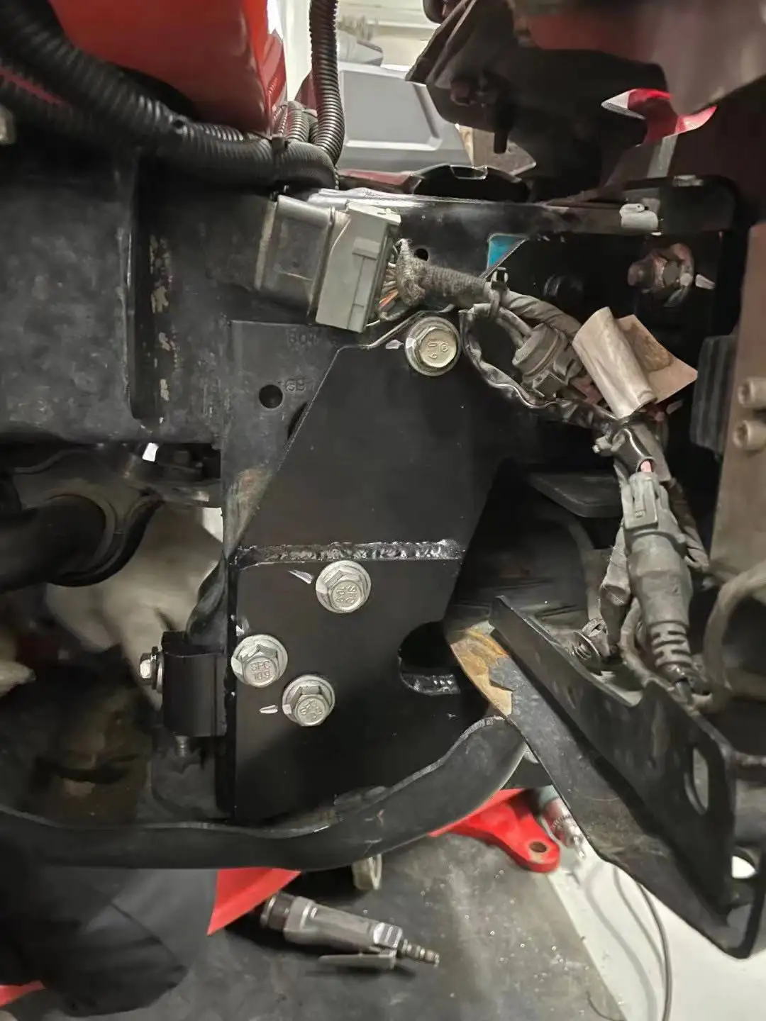 Передний бампер Десятое годовщина усиленный крючок для перетаскивания JL1262