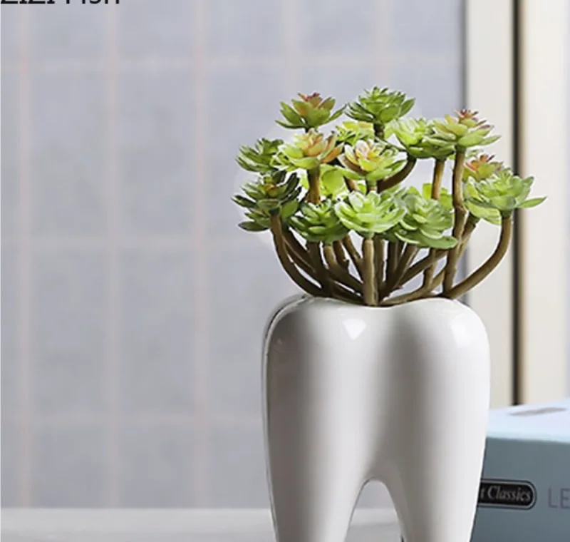 

Декоративная керамическая ваза с зубцами для украшения гостиной