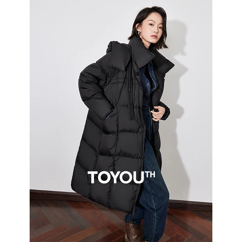 Женский пуховик средней длины с капюшоном и воротником-стойкой