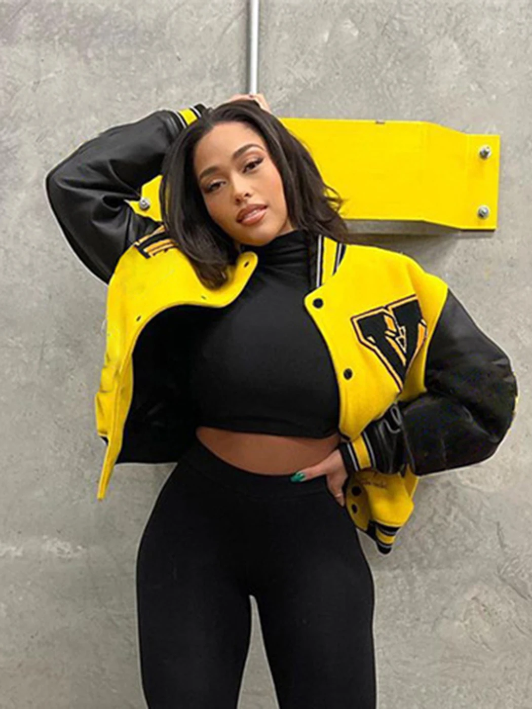 

Женская бейсбольная куртка Y2K, винтажная свободная короткая куртка составного кроя с кожаным рукавом, уличная одежда для осени и зимы