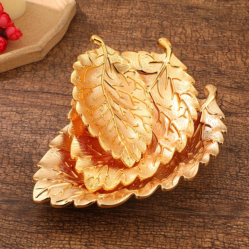 

European Leaf Shape Gold Plate Dry Fruit Tray Decorative Plate Metal Snacks Serving Tray for Serving Biscuit Pastry Dessert
