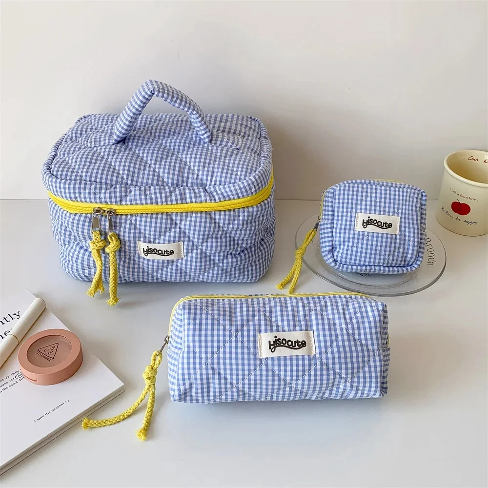 

Набор косметичек в клетку из полиэстера