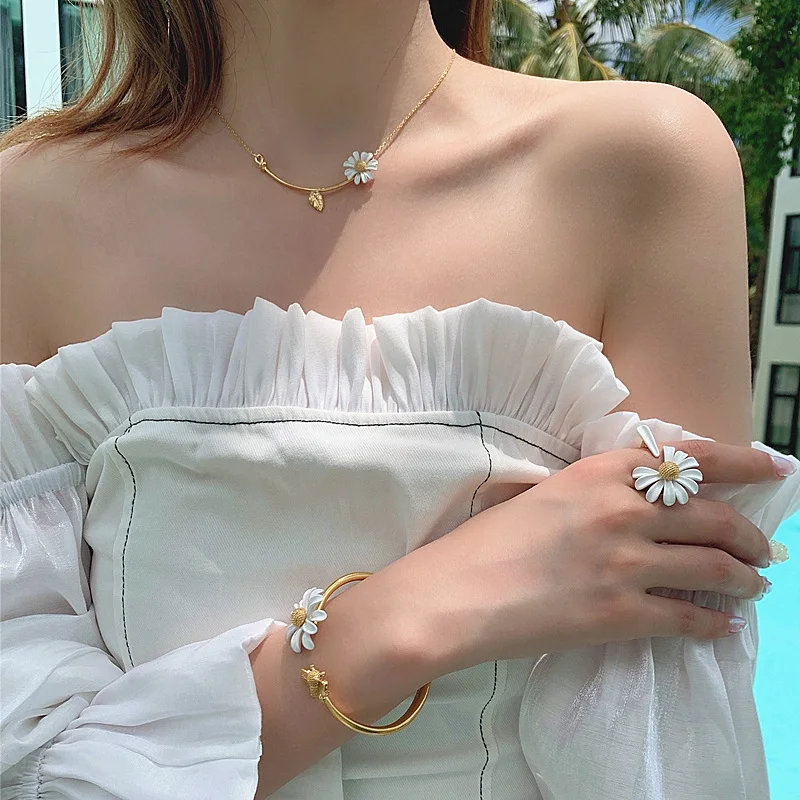 Trendy Sweet White Daisy Stud Earring Necklace For Women Girls Korean Fashion Asymmetric Flower Ring Bracelet Party Jewelry Gift
