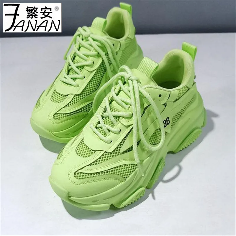 Женские массивные кроссовки сетчатые дышащие белые теннисные туфли на платформе