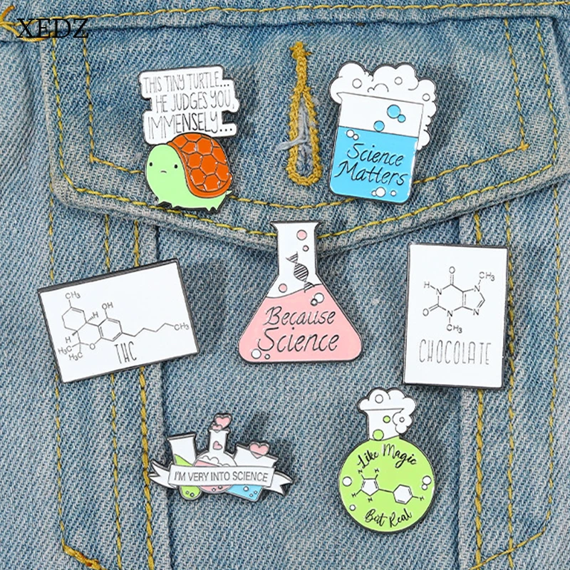 

XEDZ Chemical Reagent Enamel Brooch Creative Science Experiment Test Tube Alloy Lapel Badges Custom Hat Backpack Accessories
