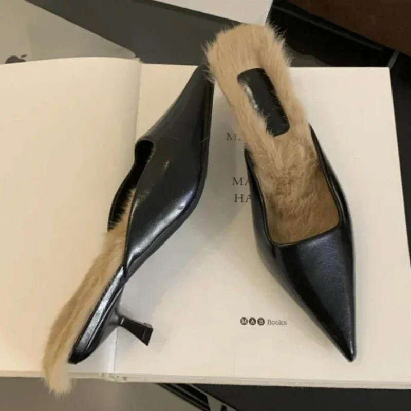 Женские меховые плюшевые шлепанцы с острым носком новинка 2025 зимние пикантные на