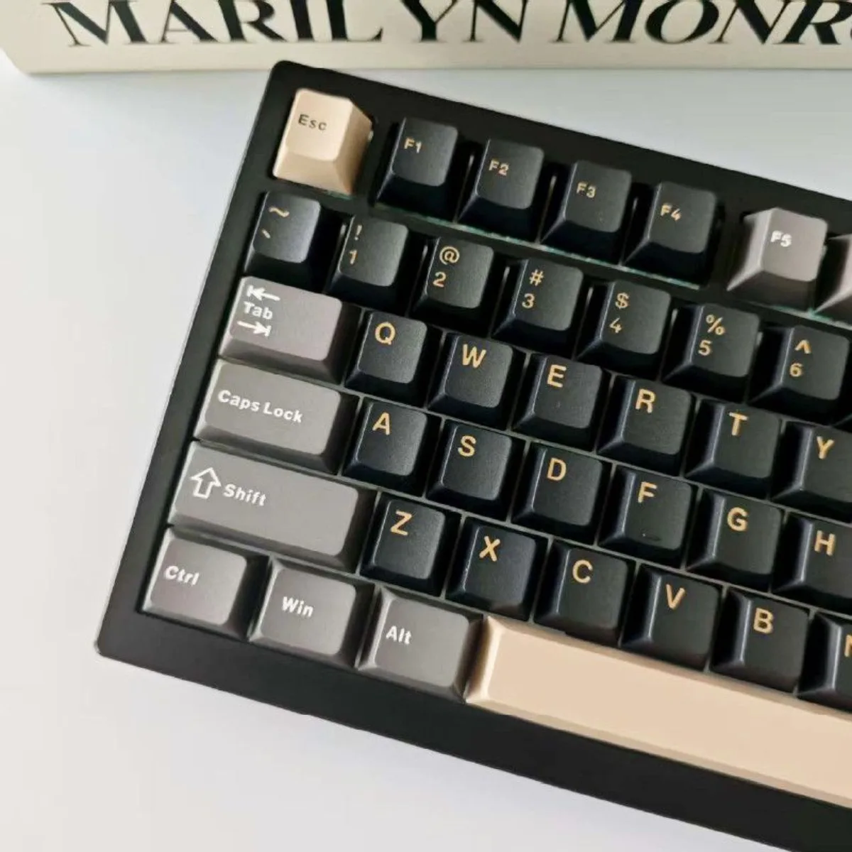 Фото Черные колпачки для клавиш Midnight Black, 126 клавиш, PBT, сублимационная печать, профиль Cherry, для игровой механической клавиатуры №1