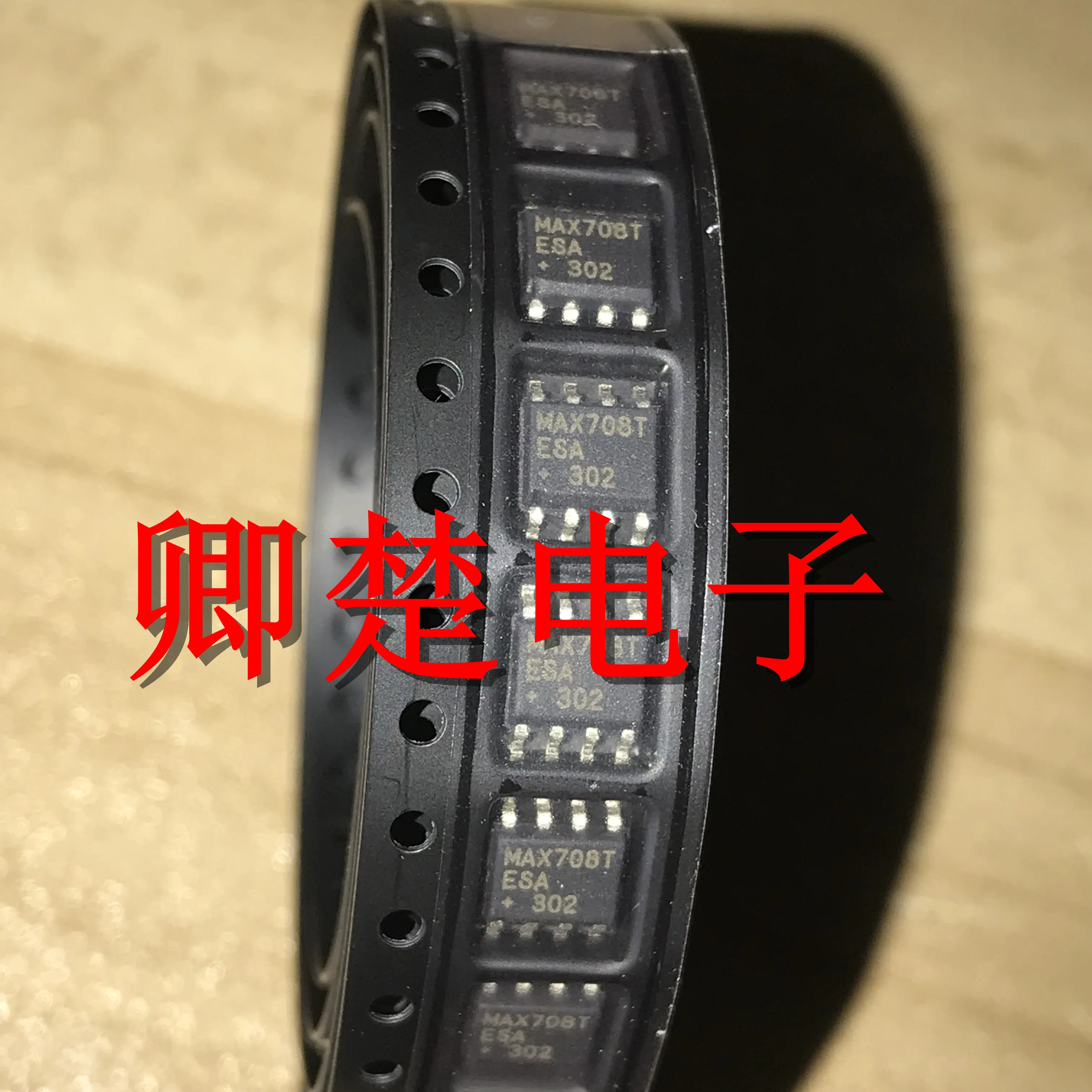 

30pcs original new MAX708TESA SOP 3V power supply monitoring circuit chip