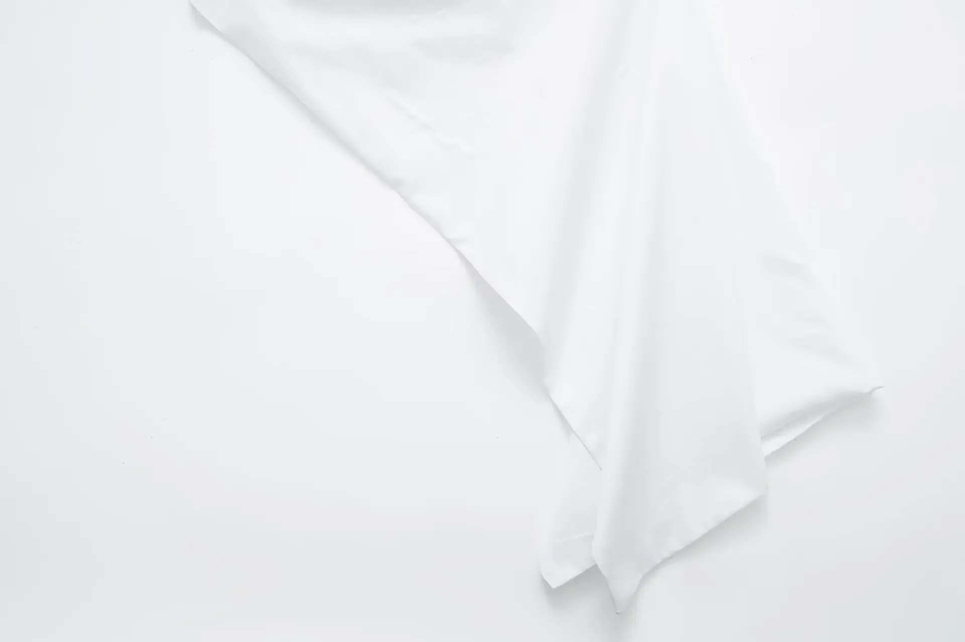 Топ женский летний асимметричный с воротником-халтером