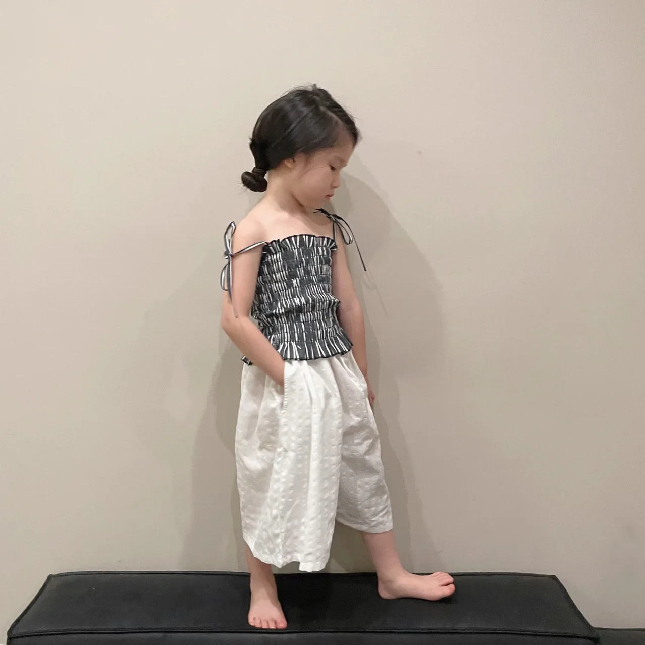 

2023 Одежда для девочек, Корейская версия, Летний Новый пуловер, полосатый жилет, топы, широкие брюки, универсальные элегантные, милые и милые