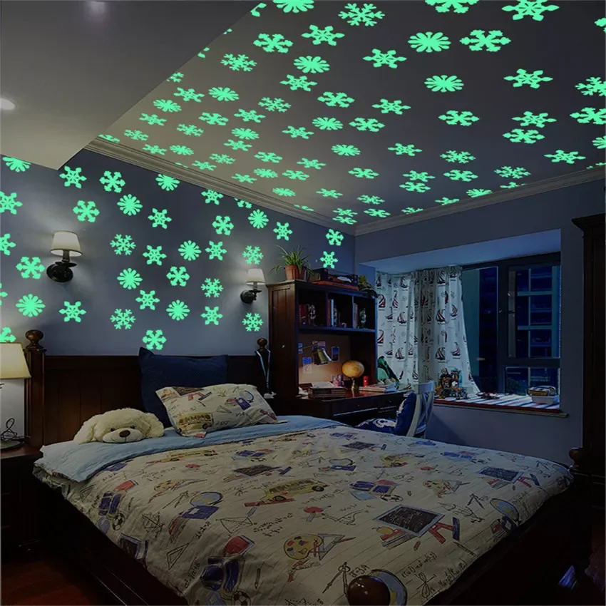 

50PCS/Set Colorful Luminous Snowflake Wall Stickers Glow In The Dark Decal for Kids Baby Rooms Bedroom Christmas Home Decoration