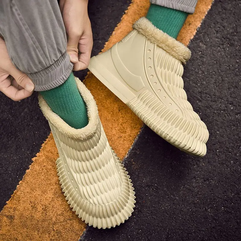 

2023 Autumn and Winter Men's Plus Size Warm and Velvet Padded Wear-resistant Waterproof Snow Boots Wear High Cotton Shoes.