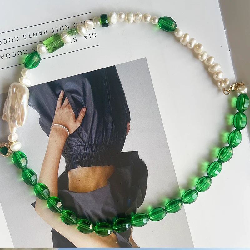Original niche design ins blogger natural baroque pearl necklace retro green crystal wild female |