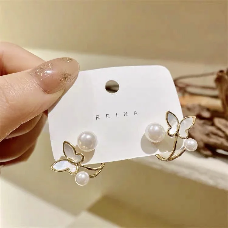 

Женские серьги-гвоздики с двойным жемчугом и бабочкой