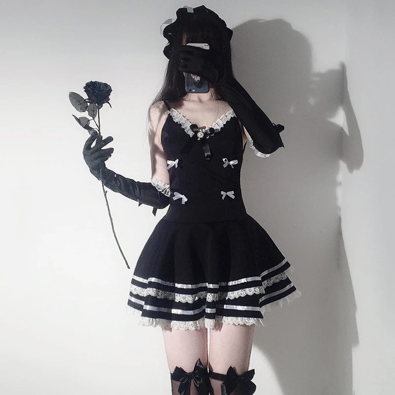 

Женское платье с глубоким V-образным вырезом, открытой спиной и оборками