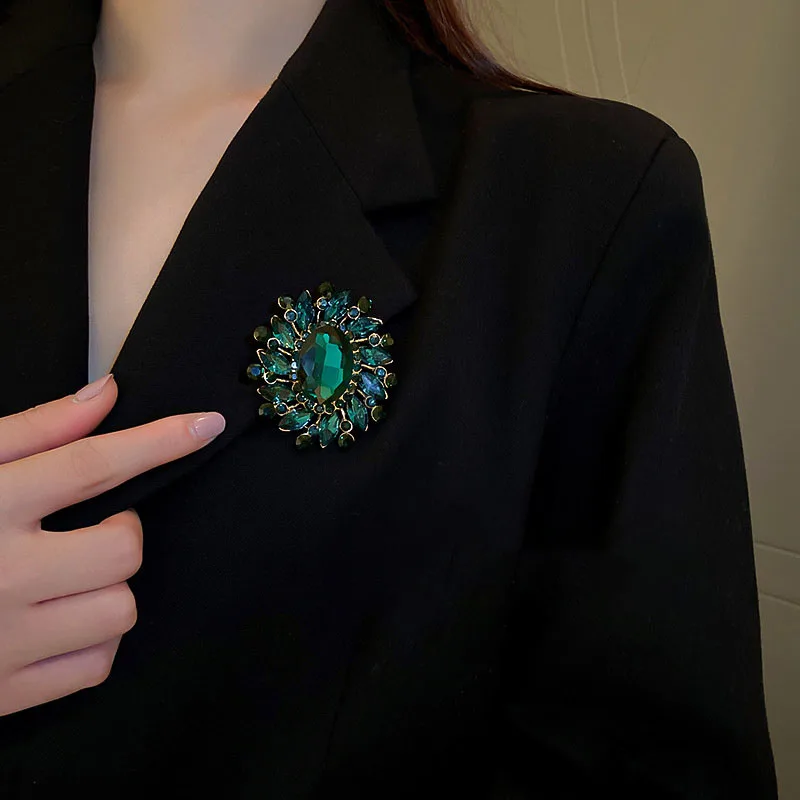 

Emerald rhinestone flower brooch European and American fashion retro brooch pin temperament all-match coat accessories women