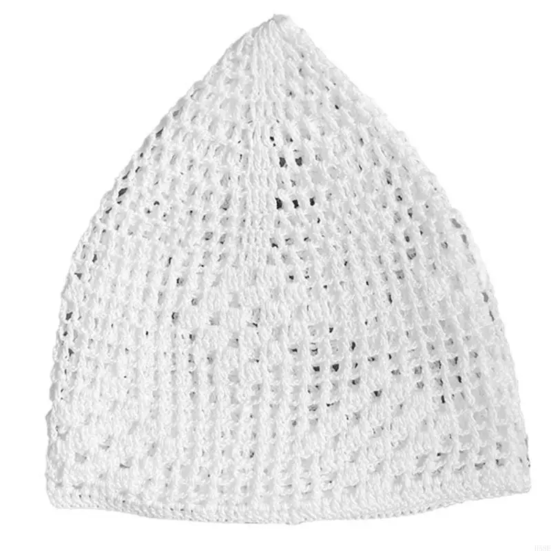 Белая вязаная шапка из полиэстера