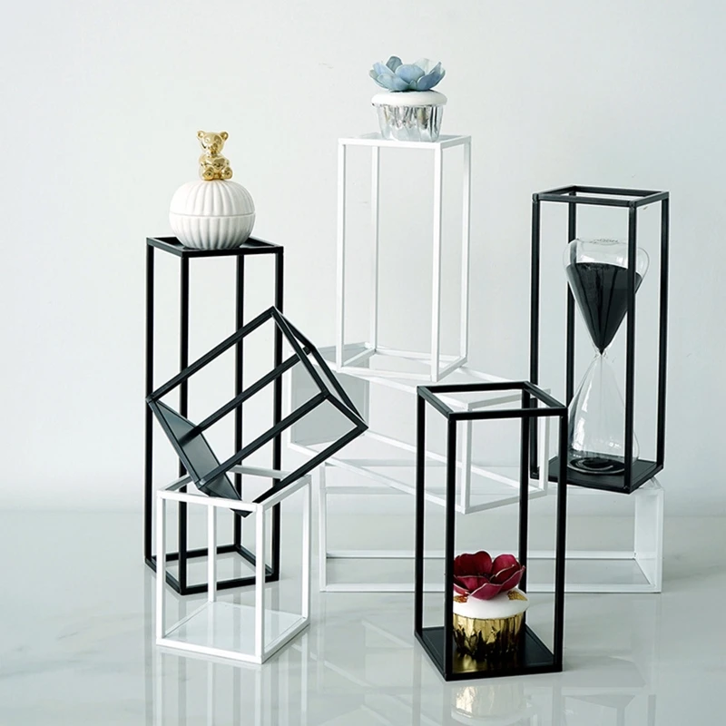 

Retro Iron Geometric Shape Storage Rack Perfume Display Storage Tray Organizer Holder Nordic Home Decoration 2022 New