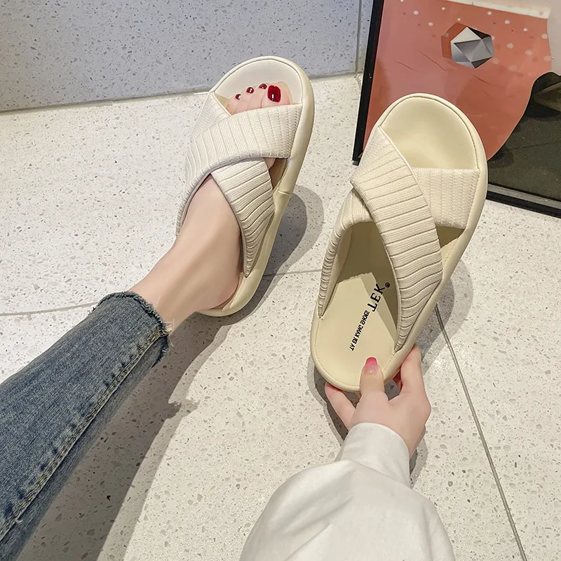 

Тапки женские домашние на платформе, роскошные шлепанцы, искусственная кожа, перекрестная шнуровка, обувь на плоской подошве, дизайнерские римские тапочки, 2023