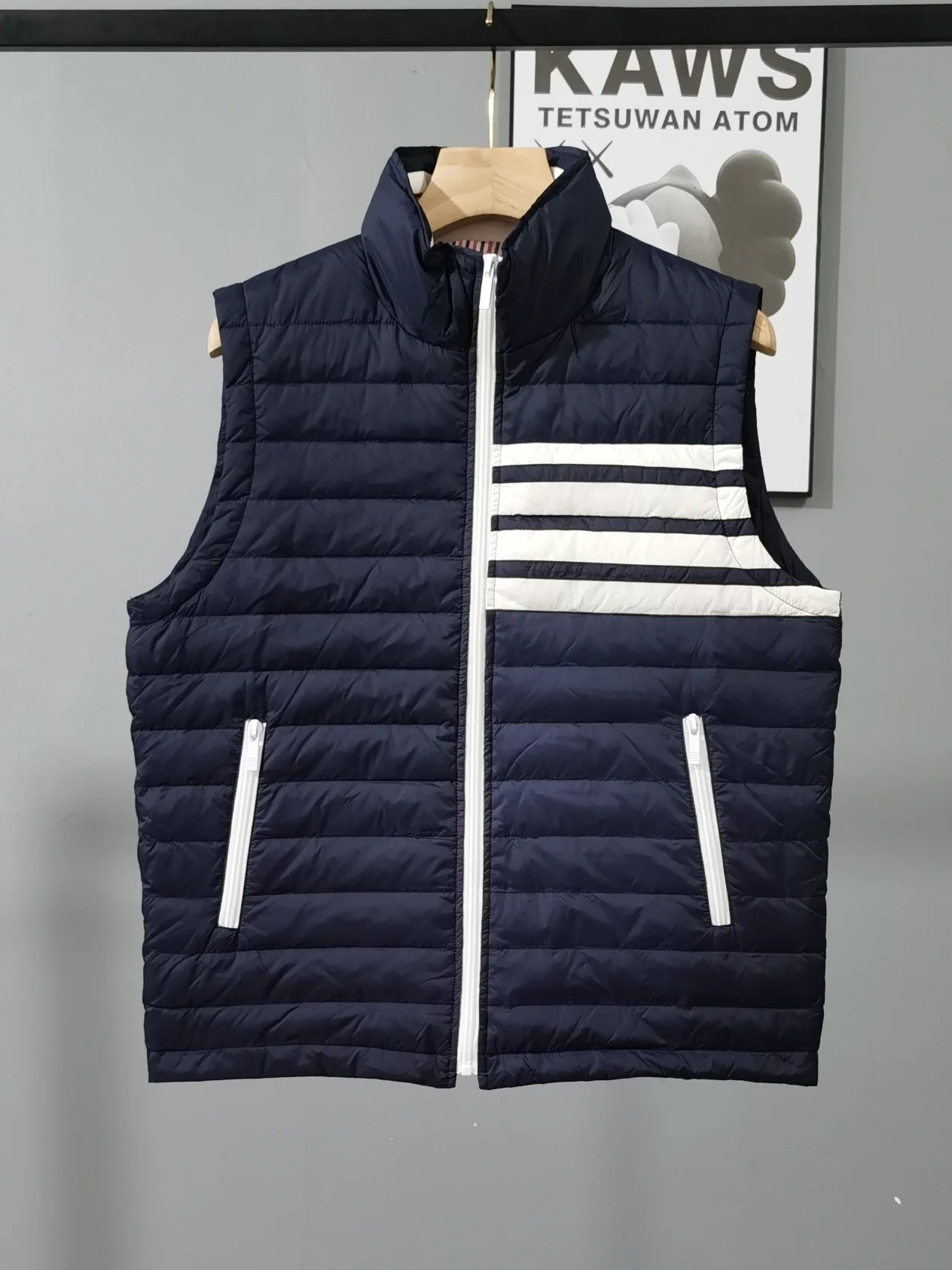 2022 New Autumn Men Down Vest Causal White Duck Down Coat Fashion Brand Style Vests Sleeveless Women Parkas TB THOM Jacket