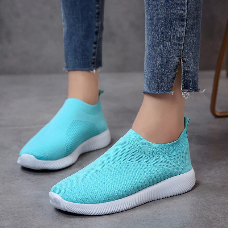 

Summer Sneakers Women Mesh Breathable Low-Top Round Toe Light Large Size Slip-On Casual Flat Shoes Zapatillas Deportivas Mujer