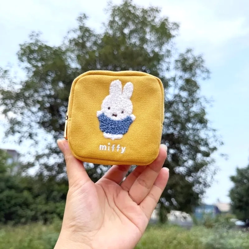 Фото Косметичка Miffy маленькая с двойными молниями, вышивкой и милым дизайном кролика, портативный картхолдер-кошелек для монет для женщин и девочек №2