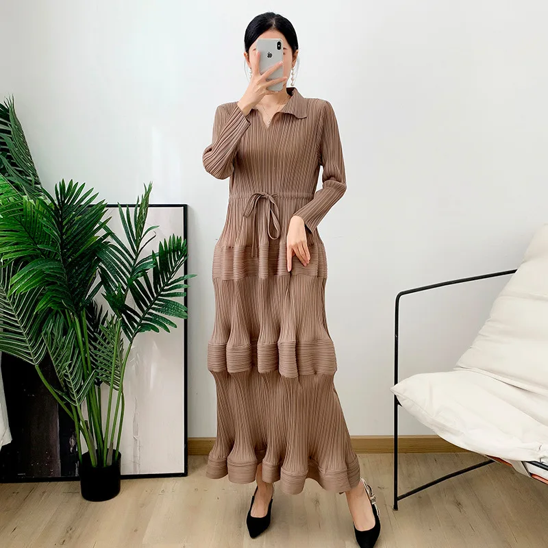 

SuperAen Pleated Dress Autumn New Korean Design Fashion Loose Vintage Long Dress for Women