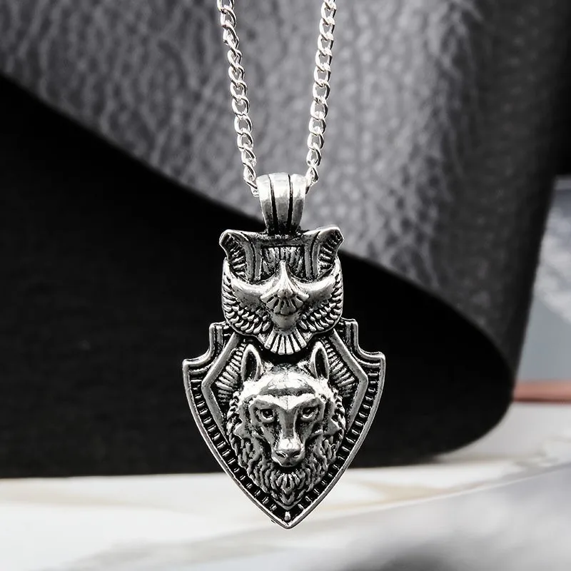 

New Fashion Retro Eagle Shield Pendant Necklace Domineering Wolf Head Animal Necklace Men's Luxury Fashion Jewelry Accessories