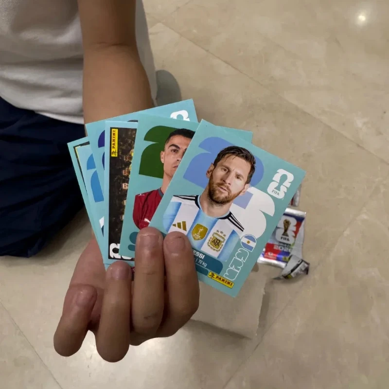 Фото В наличии: Официальная коллекция стикеров Panini к Чемпионату мира по футболу 2026, премиум-издание, футбольные сувениры, коллекционные карточки, подарок №4