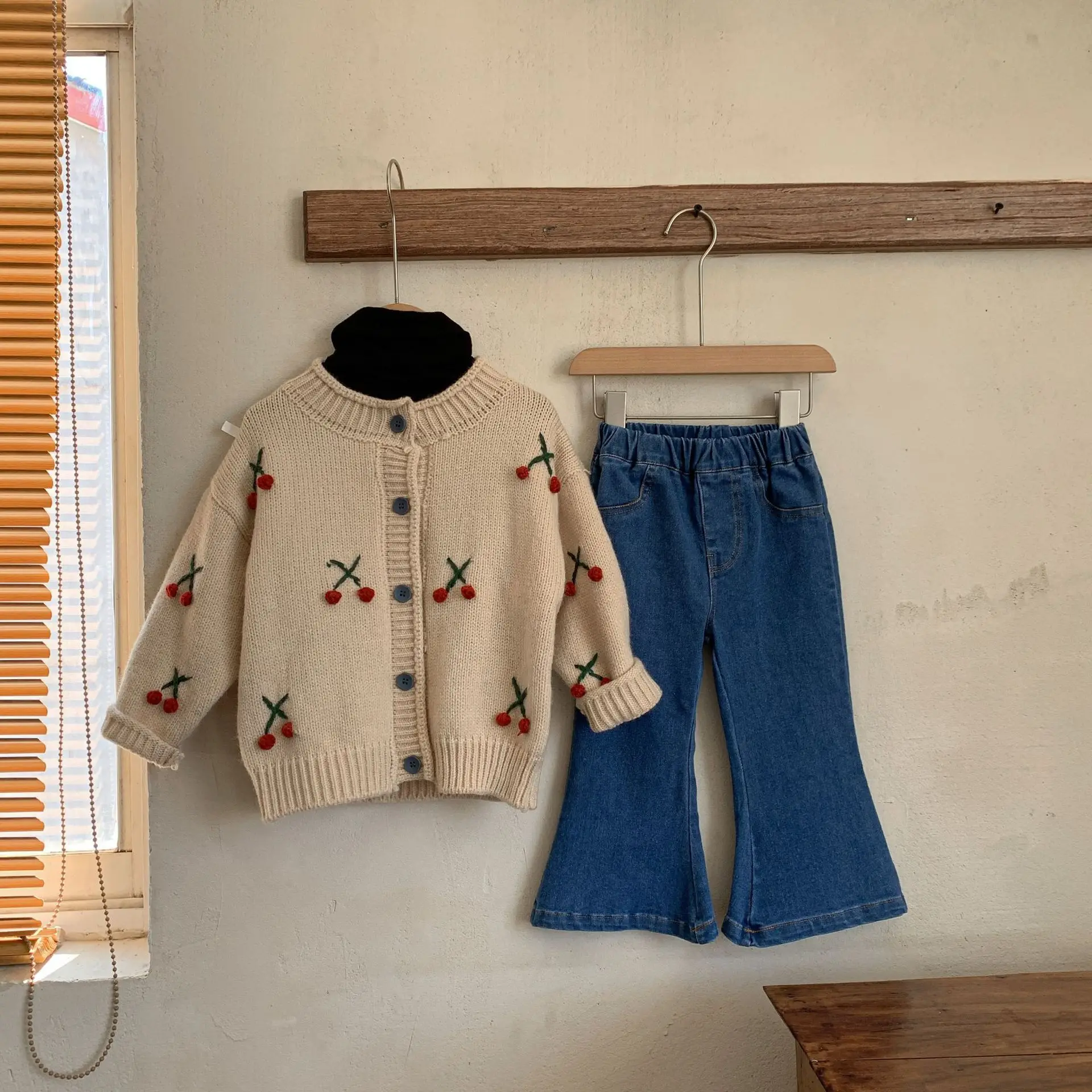 

2022 Autumn And Winter New Children' Clothing Korean Version Of Handmade Cherry Jacket Long-sleeved Girls Knitted Cardigan 2-8T