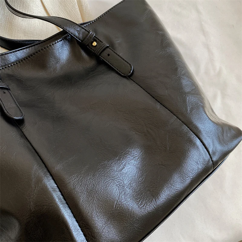 2022 New PU Leather Solid Shoulder Bags Large Capacity Black Totes For Women Classic Elegant Handbags Simple Packages