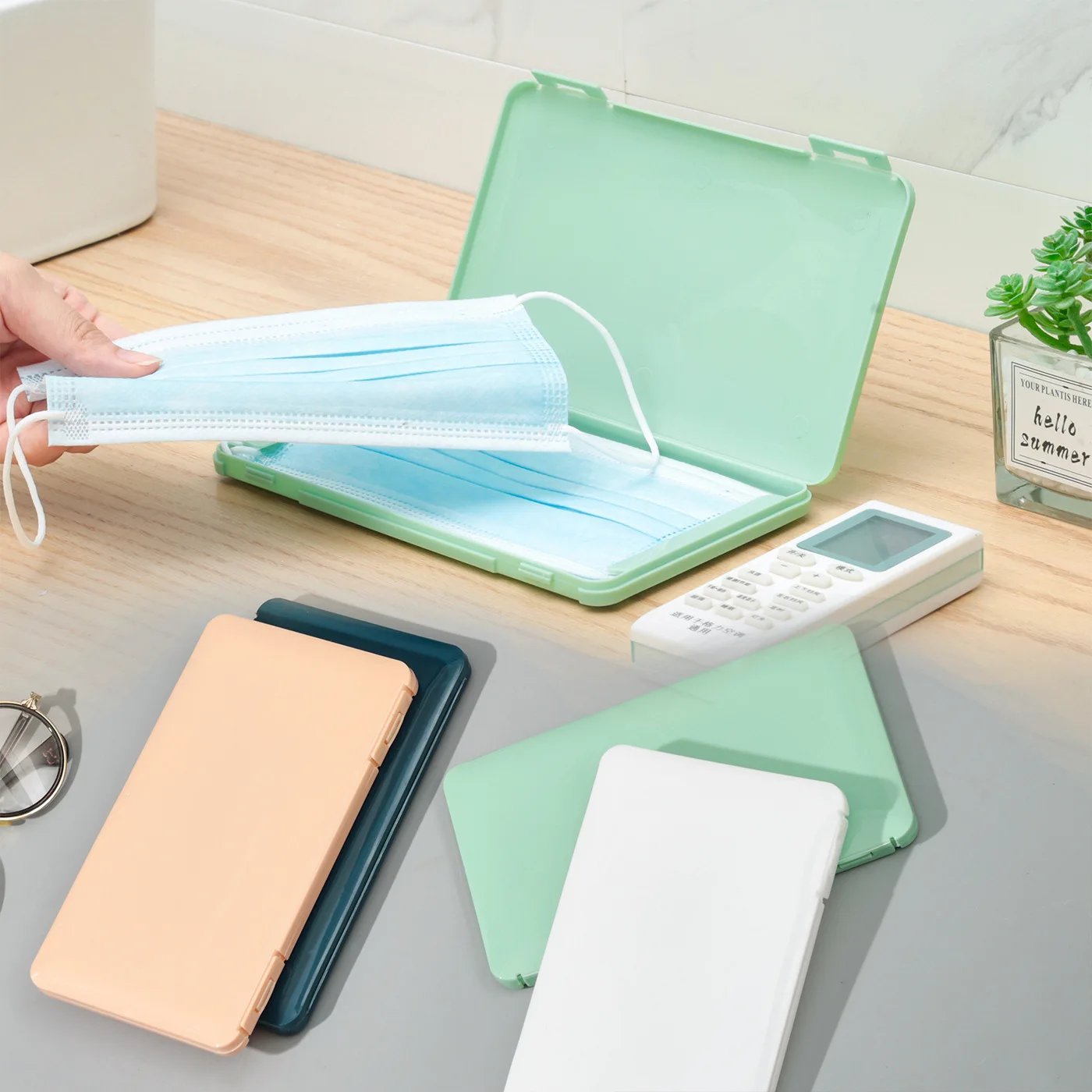 

1pcs Household Mask Storage Box Square Portable Plastic Storage Box Moisture-proof Sealed Mask Storage Temporary Box
