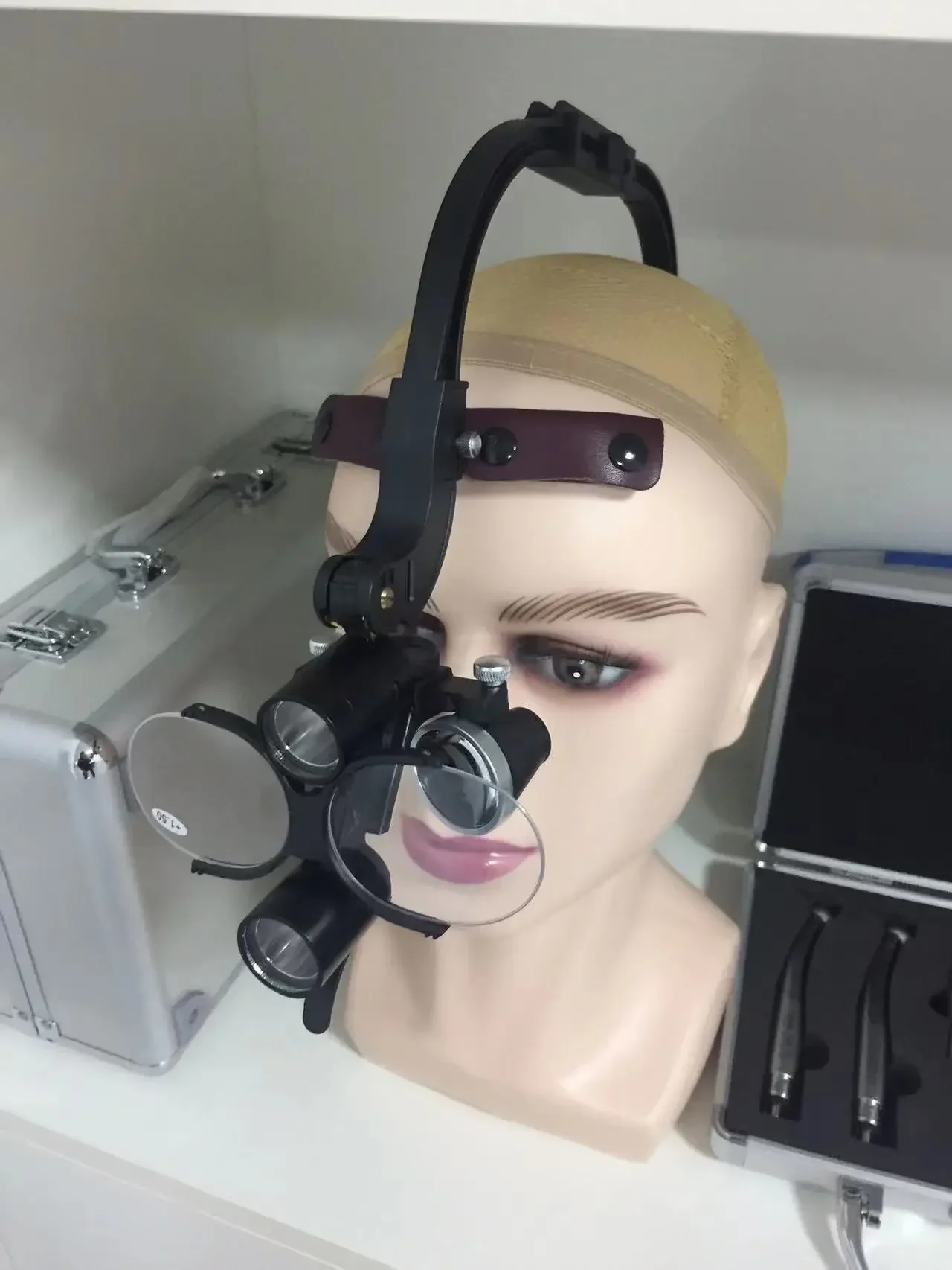 Налобный фонарь с лупой 2 5x 3