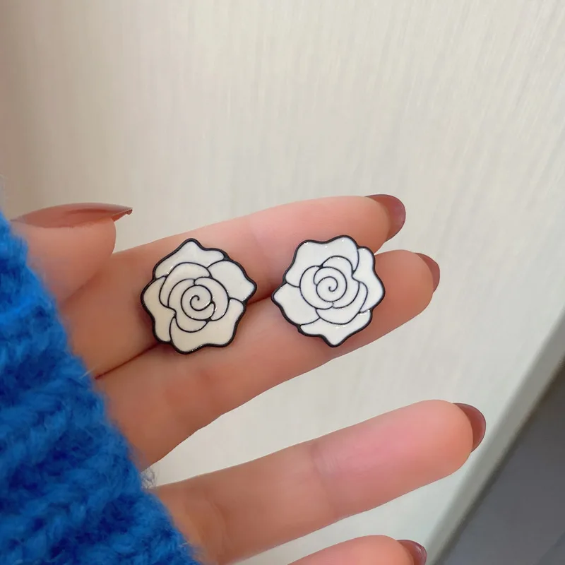 

S925 needle Modern Trendy Flower Earrings Hot Sale Popular Style Elegant Design Stud Earrings For Women Gifts Drop Shipping