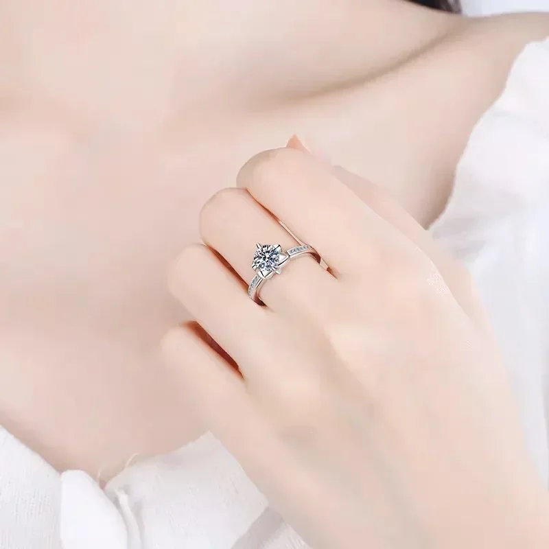 Роскошное кольцо из белого золота 18 К с короной и инкрустацией круглые кольца