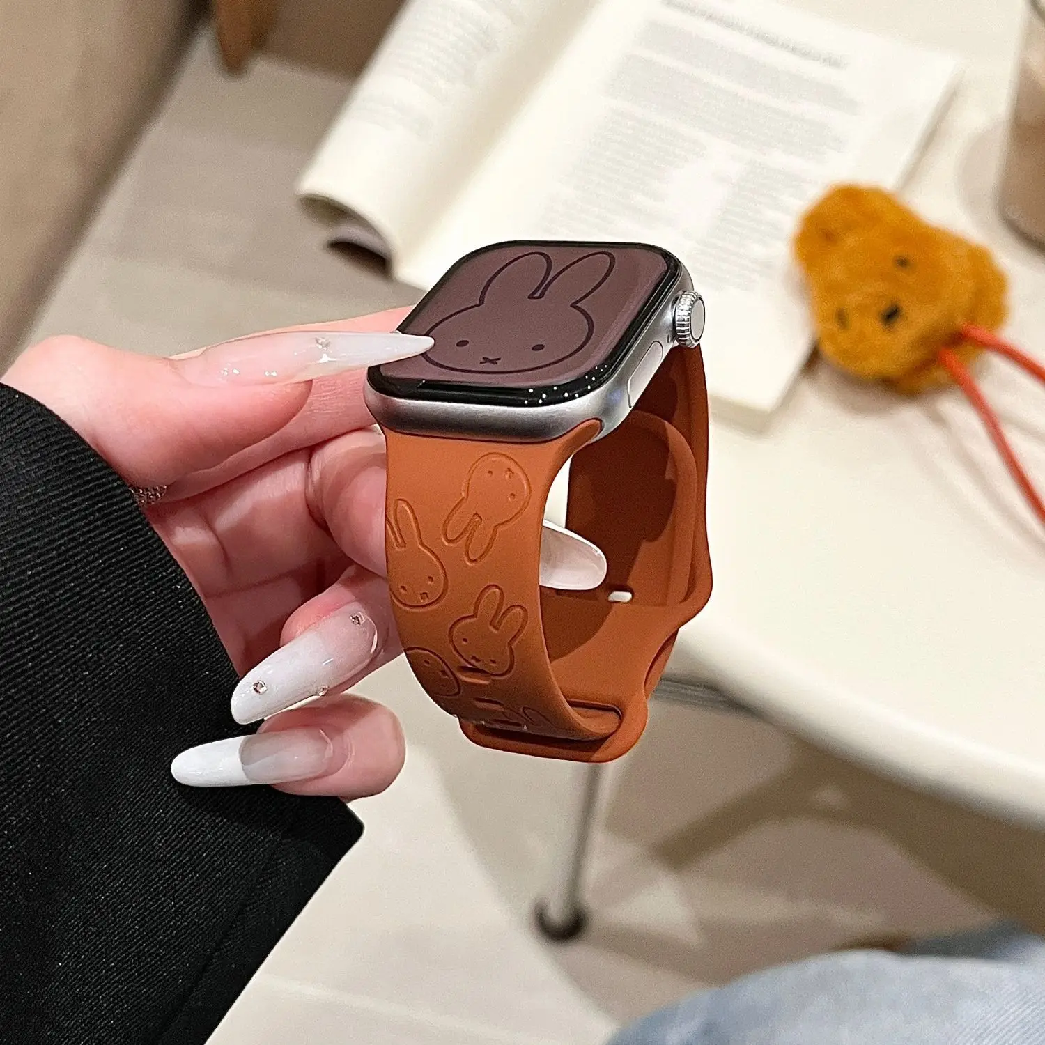 Фото Силиконовый ремешок для часов с рисунком Miffy, совместимый с Apple Watch S11 S10 9 Ultra, милый сменный ремешок для Iwatch, новый, милый, в стиле Kawaii №1