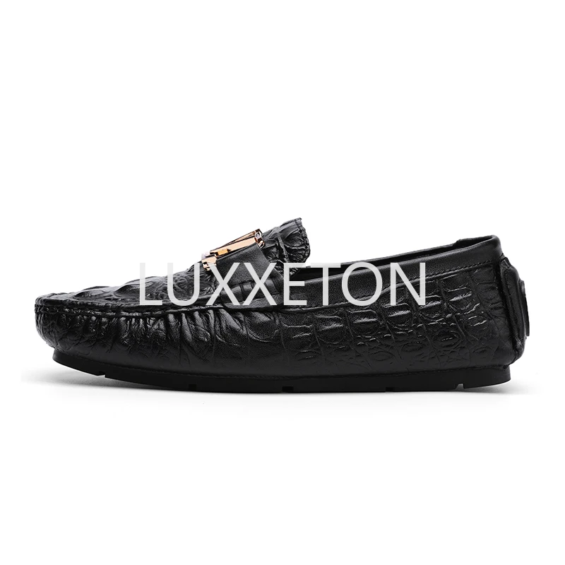 

2023 New Men's Leather Embossed Leather Soft Sole Step on Hand Sewn Casual Leather Shoes Versatile and Personalized Lazy Shoes